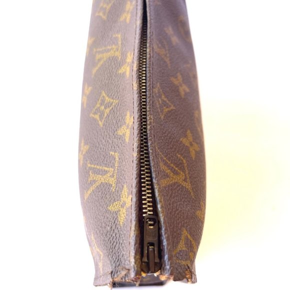 Louis Vuitton Monogram Toiletry Pouch 26 - Picture 9 of 11